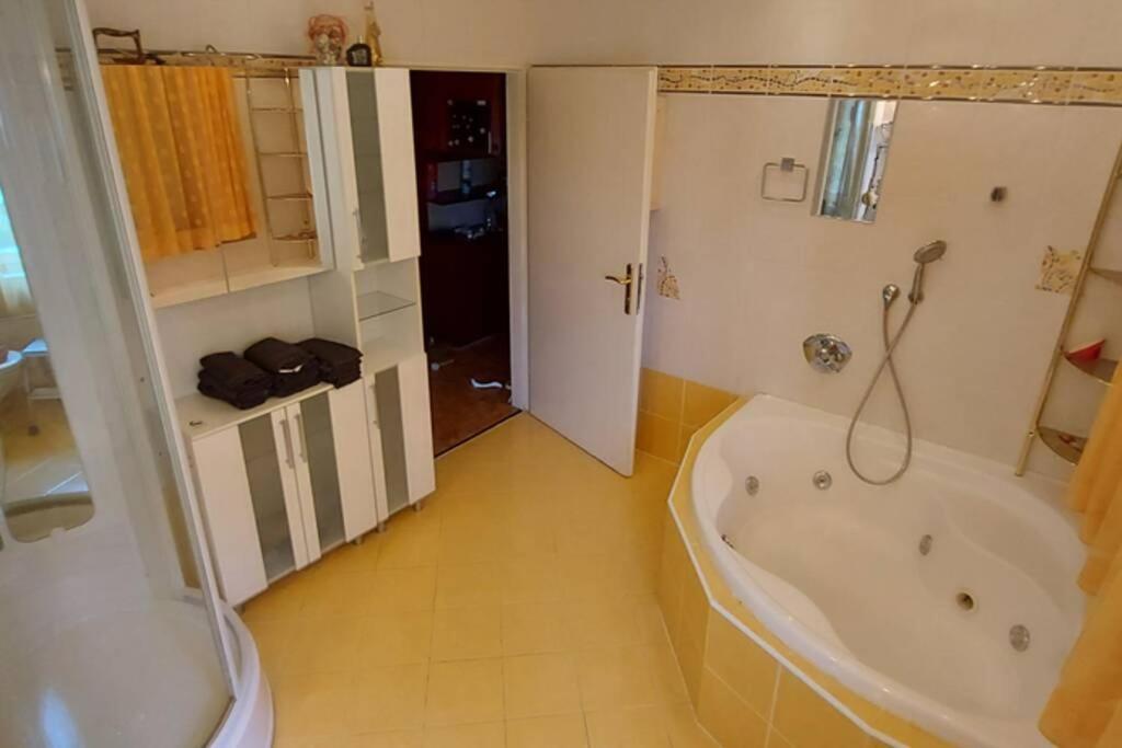 Quiet Apartment Close To Town Villach Dış mekan fotoğraf